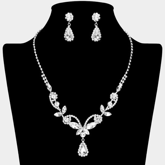 Conjunto de collar y aretes con detalles en piedras marquesas y pavé de brillantes