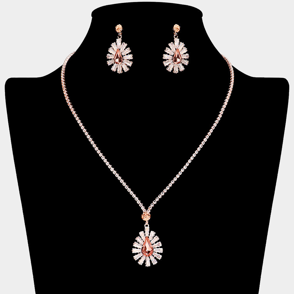 638247 Conjunto de collar y aretes adornado con piedras lagrimas y pavé de brillantes