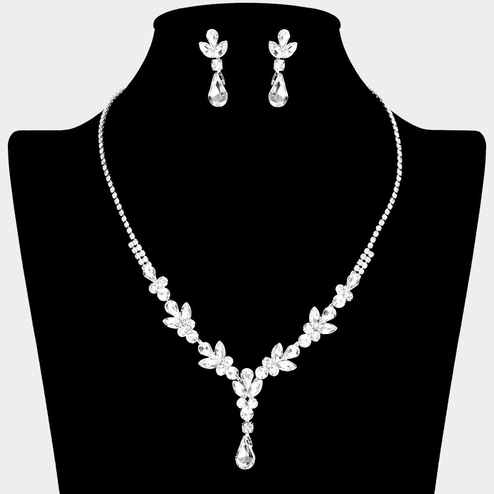 Conjunto de collar y aretes con detalles en piedras marquesas y pavé de brillantes