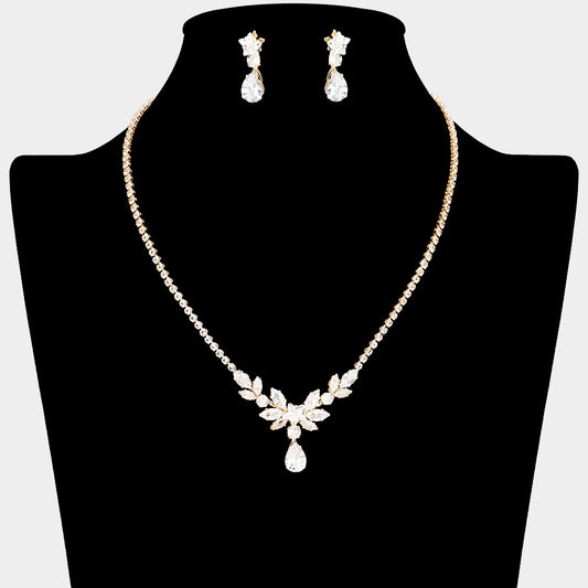 Conjunto de collar y aretes adornado con piedras lagrimas y brillantes