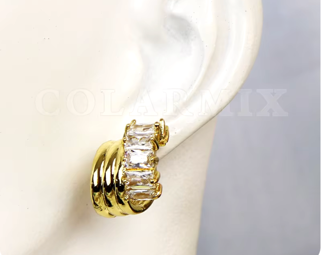 64436724 Aretes con triple semi circulo y circonitas cubicas en oro laminado 18k (3capas)