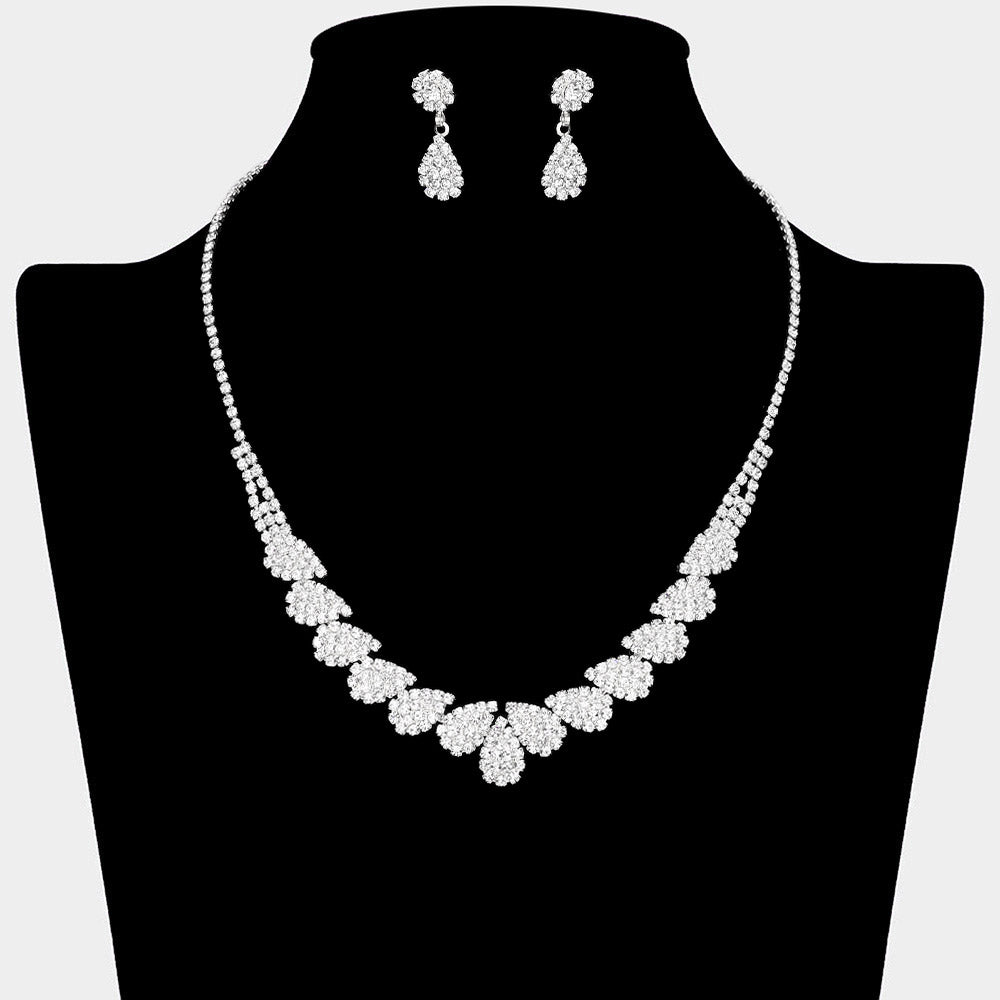 86892276 Conjunto de collar y aretes adornado con pavé de brillantes en forma de lagrimas