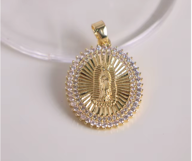Dije Virgen de Guadalupe con ribete de brillantes en oro laminado 18k (3 Capas)