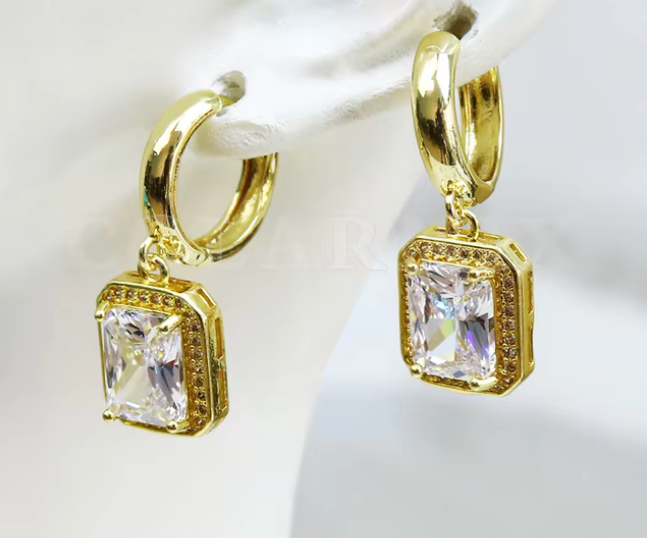 Aretes rectangulares con ribete de brillantes en oro laminado 18k (3capas)