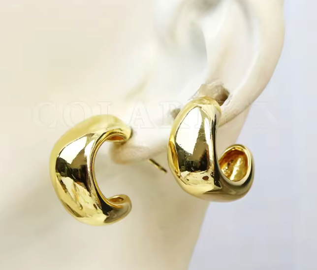 83562228 Aretes geométricos en oro laminado 18k (3capas)