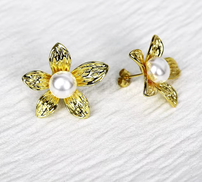 86776564  Aretes de 5 petalos y perla en oro laminado 18k (3 Capas)