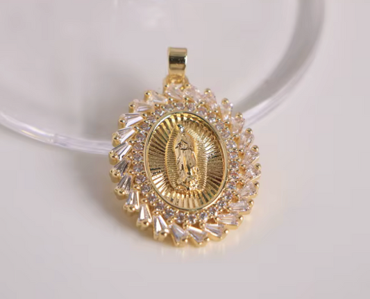 Dije Virgen de Guadalupe con ribete de brillantes en oro laminado 18k (3 Capas)