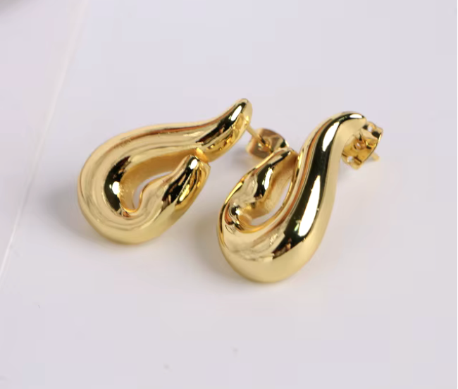 94287348 Aretes en forma de gota en oro laminado 18k (3 Capas)