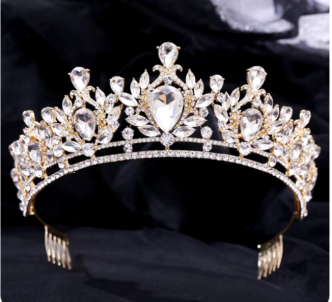 Tiara adornada con piedras multiples y ribete de brillantes