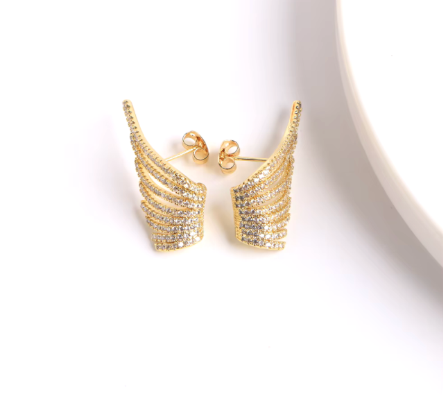 96924660 Aretes alas de angel con brillantes de imitación en oro laminado 18k (3 Capas)