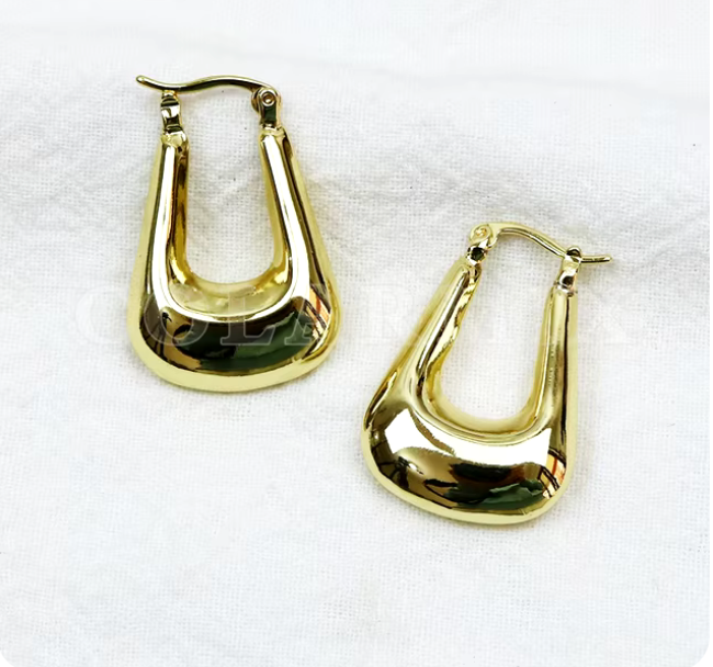 01693940Aretes geométrico  en oro laminado 18k (3capas)