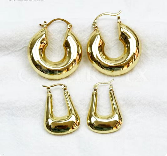 01693940Aretes geométrico  en oro laminado 18k (3capas)