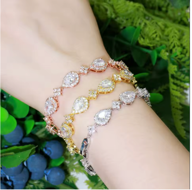 Pulsera con piedras lagrimas acentuada con circonita cubica 5A (CZ)