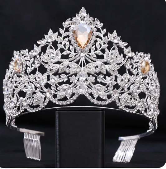 H1330 Tiara con piedras lagrimas y marquesas con ribete de brillantes de imitacion