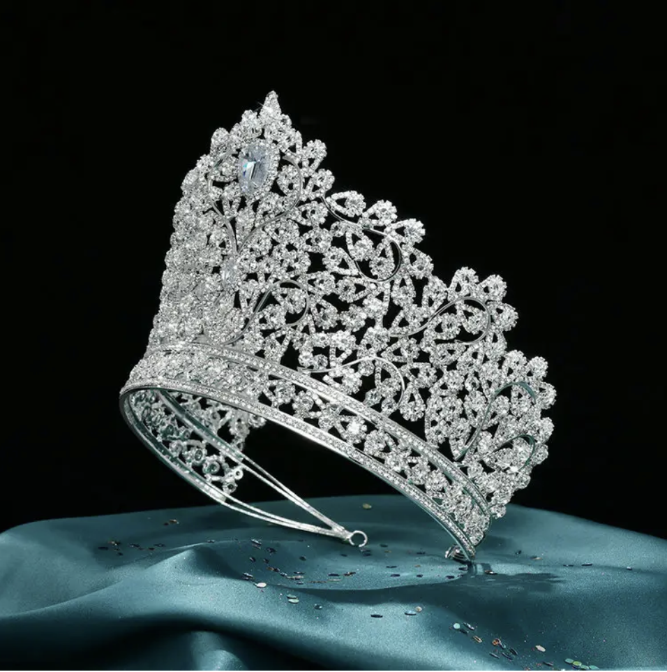 QS2424 Tiara con piedras lagrimas y pave de brillantes