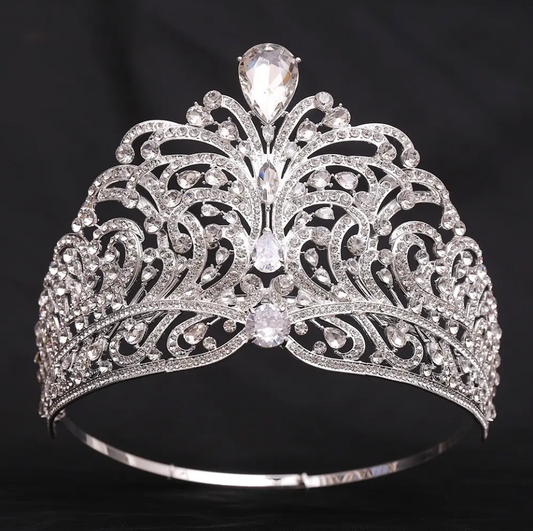 RS398 Tiara con piedras lagrimas y ribete de brillantes