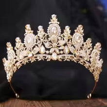 Tiara con piedras lagrimas y marquesas con ribete de brillantes de imitacion