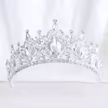 Tiara con piedras lagrimas y marquesas con ribete de brillantes de imitacion