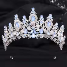 Tiara con piedras lagrimas y marquesas con ribete de brillantes de imitacion