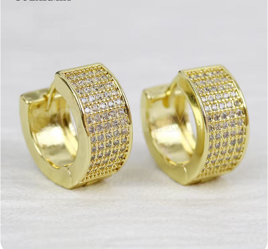 58373620 Aretes huggies con brillantes en oro laminado 18k (3 Capas)