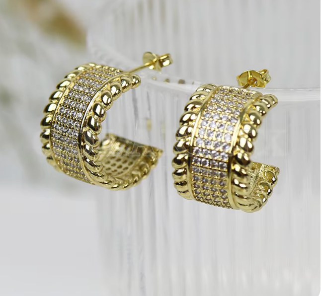 15823860 Aretes con brillantes en oro laminado 18k (3 Capas)