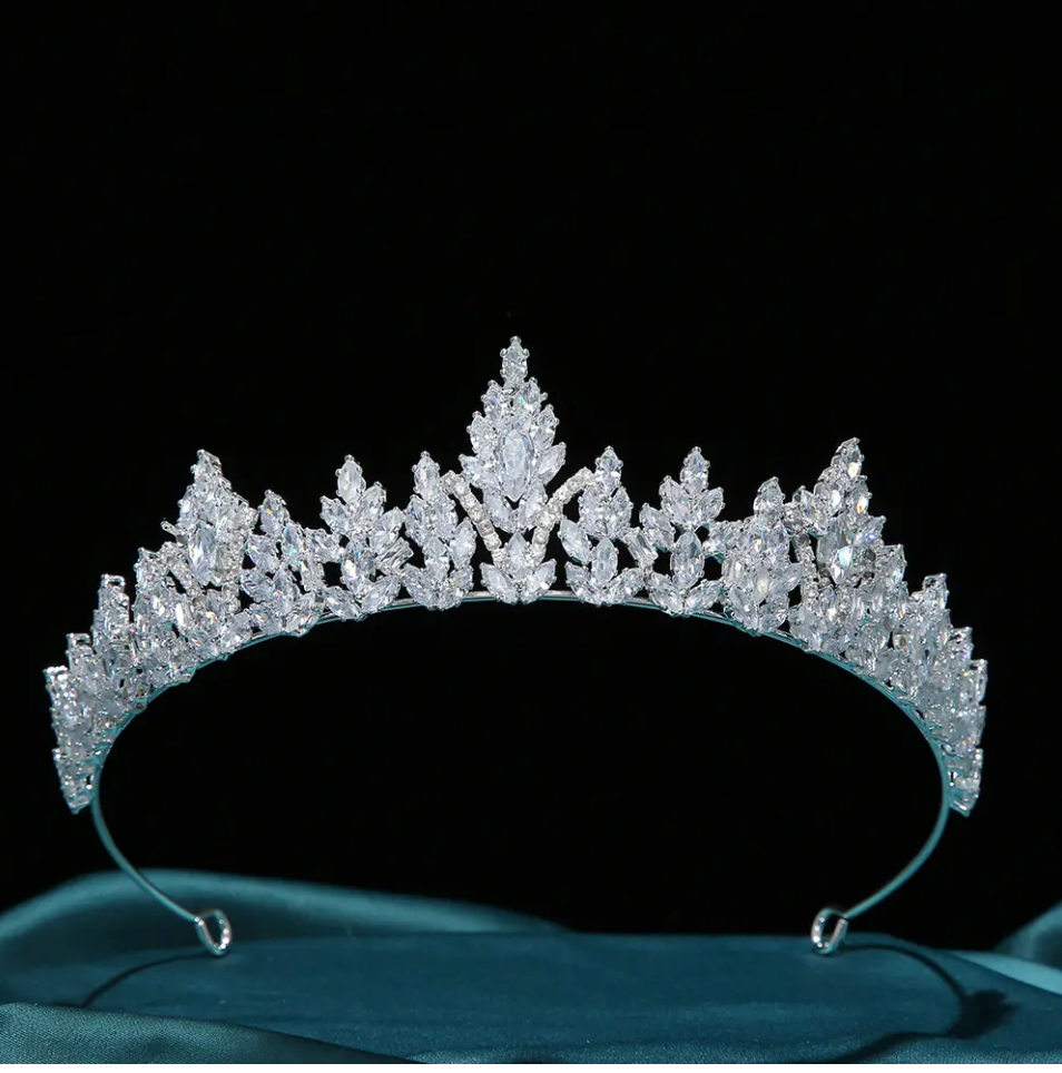 TS-PJY004 Tiara acentuada en piedras zirconias estilo marquesa