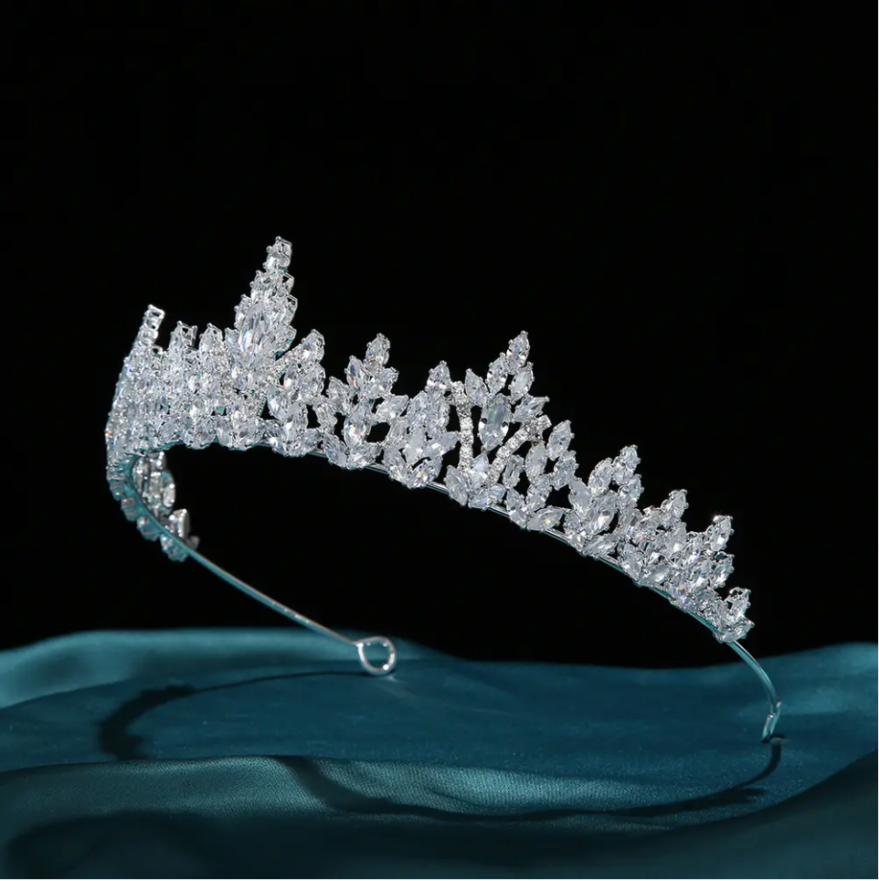 TS-PJY004 Tiara acentuada en piedras zirconias estilo marquesa