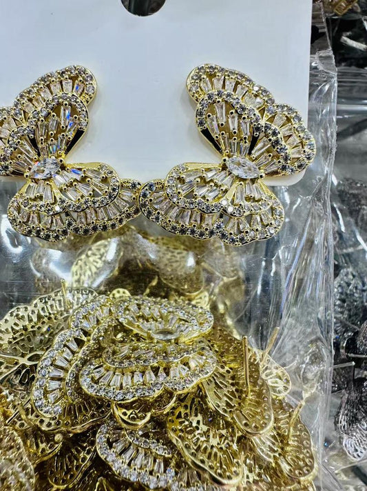 01528820 Aretes de Mariposa con piedras baguettes en oro laminado 18k (3 Capas)