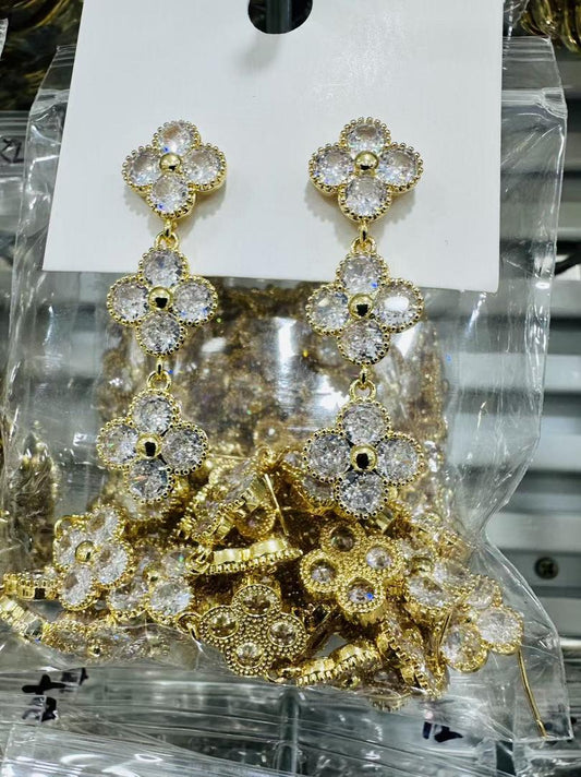 08043508 Aretes colgante triple tipo Van Cleef en oro laminado 18k (3 Capas)